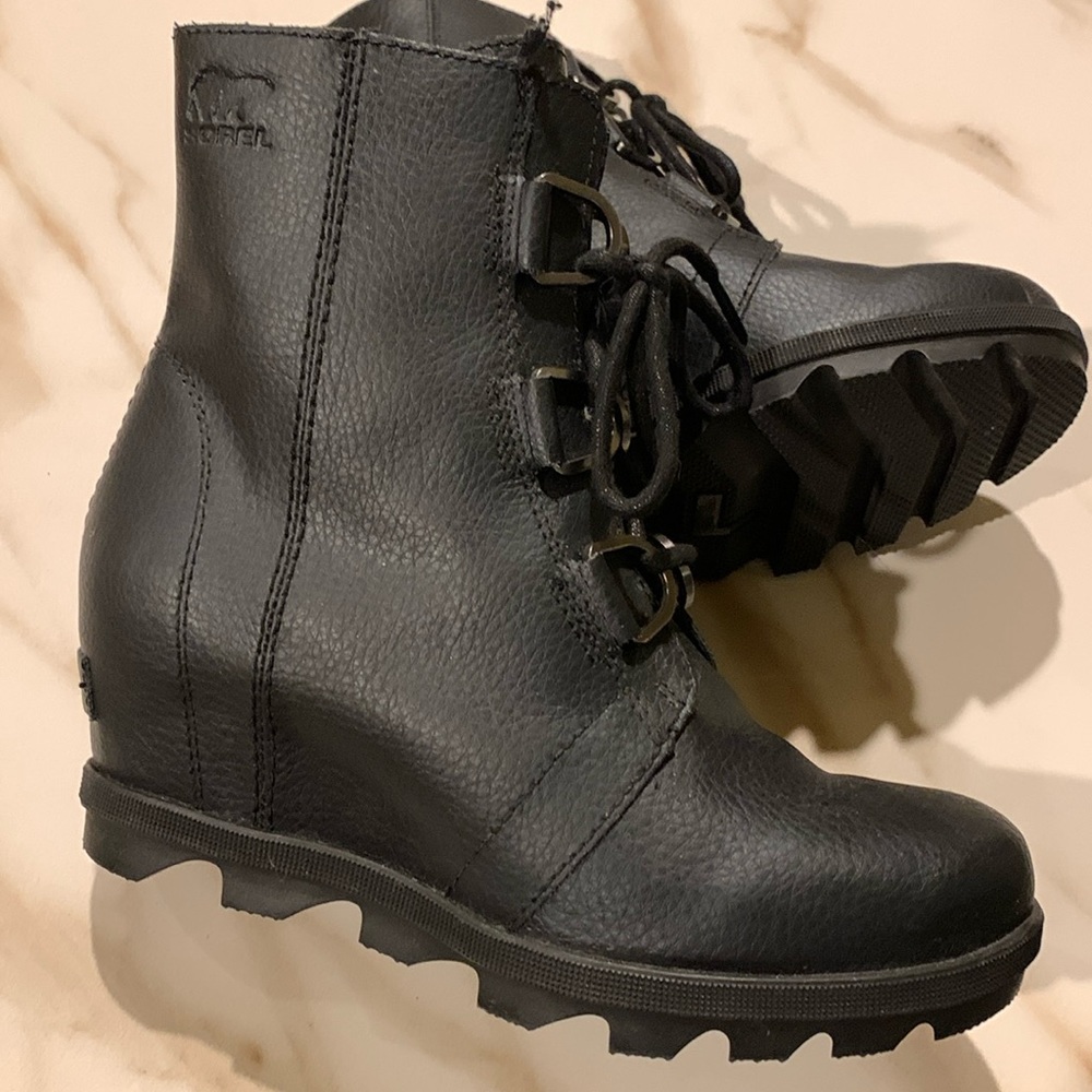 Women’s Sorel black leather boots